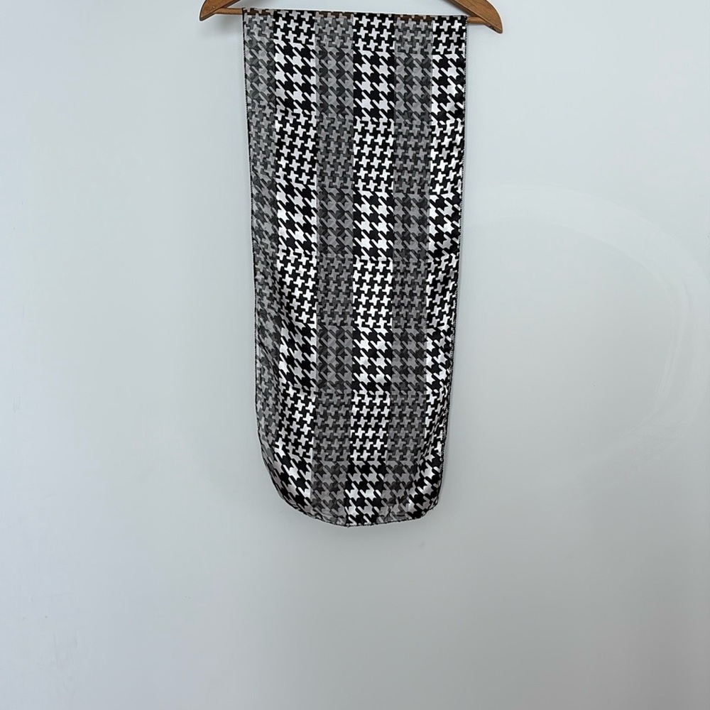 Black and White Midi Pencil Scarf for Casual Wear